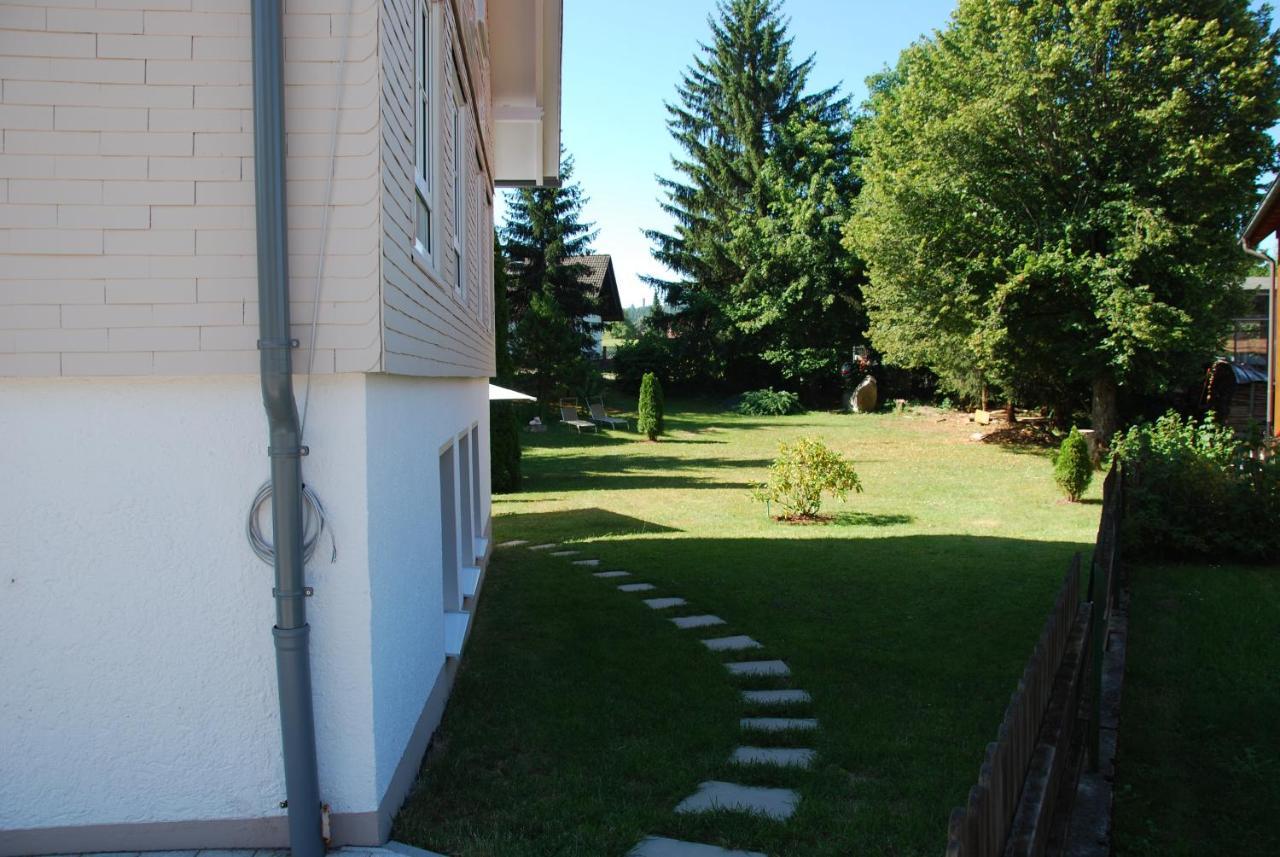 Landgasthof Zum Dorfkrug Häusern Buitenkant foto