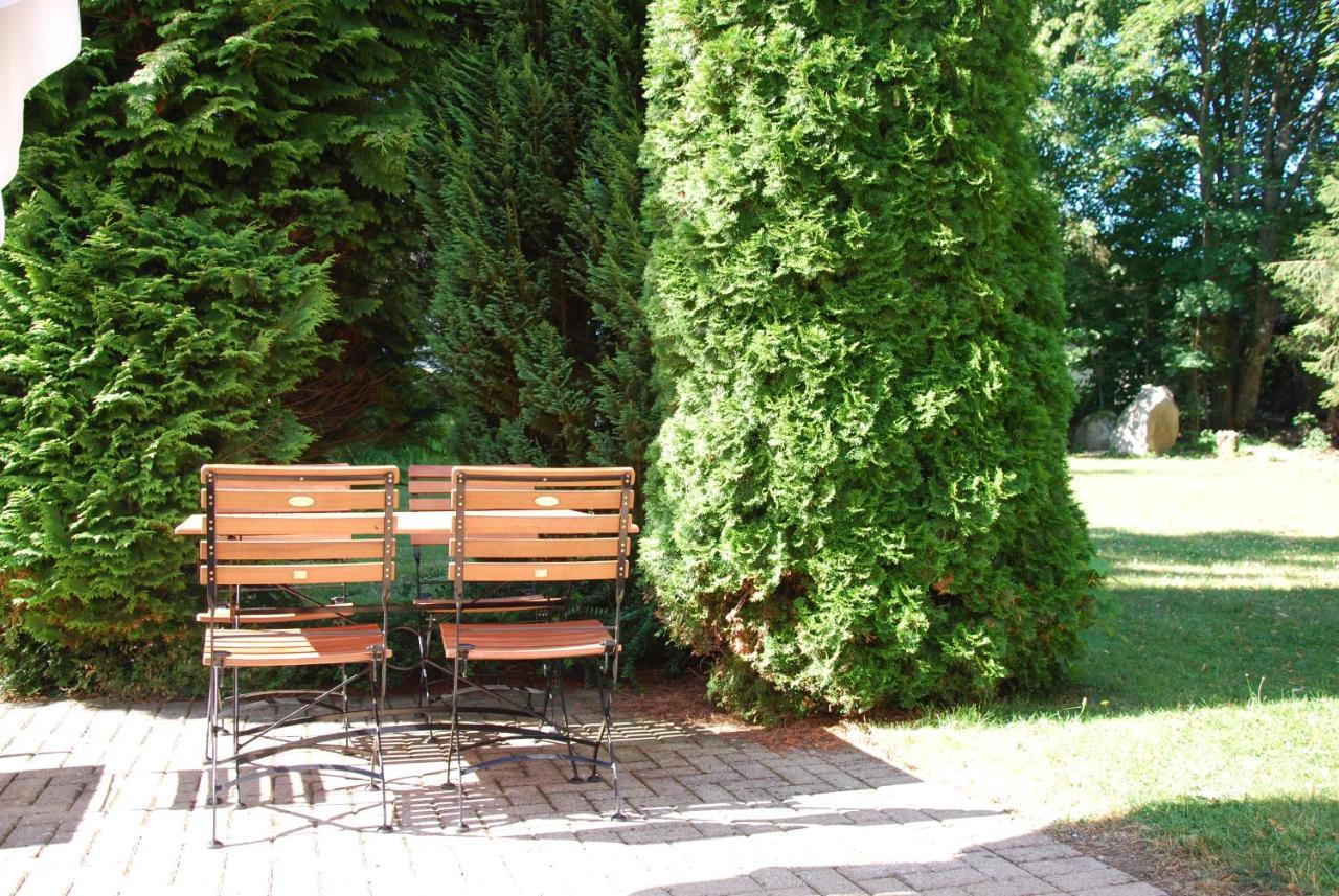 Landgasthof Zum Dorfkrug Häusern Buitenkant foto