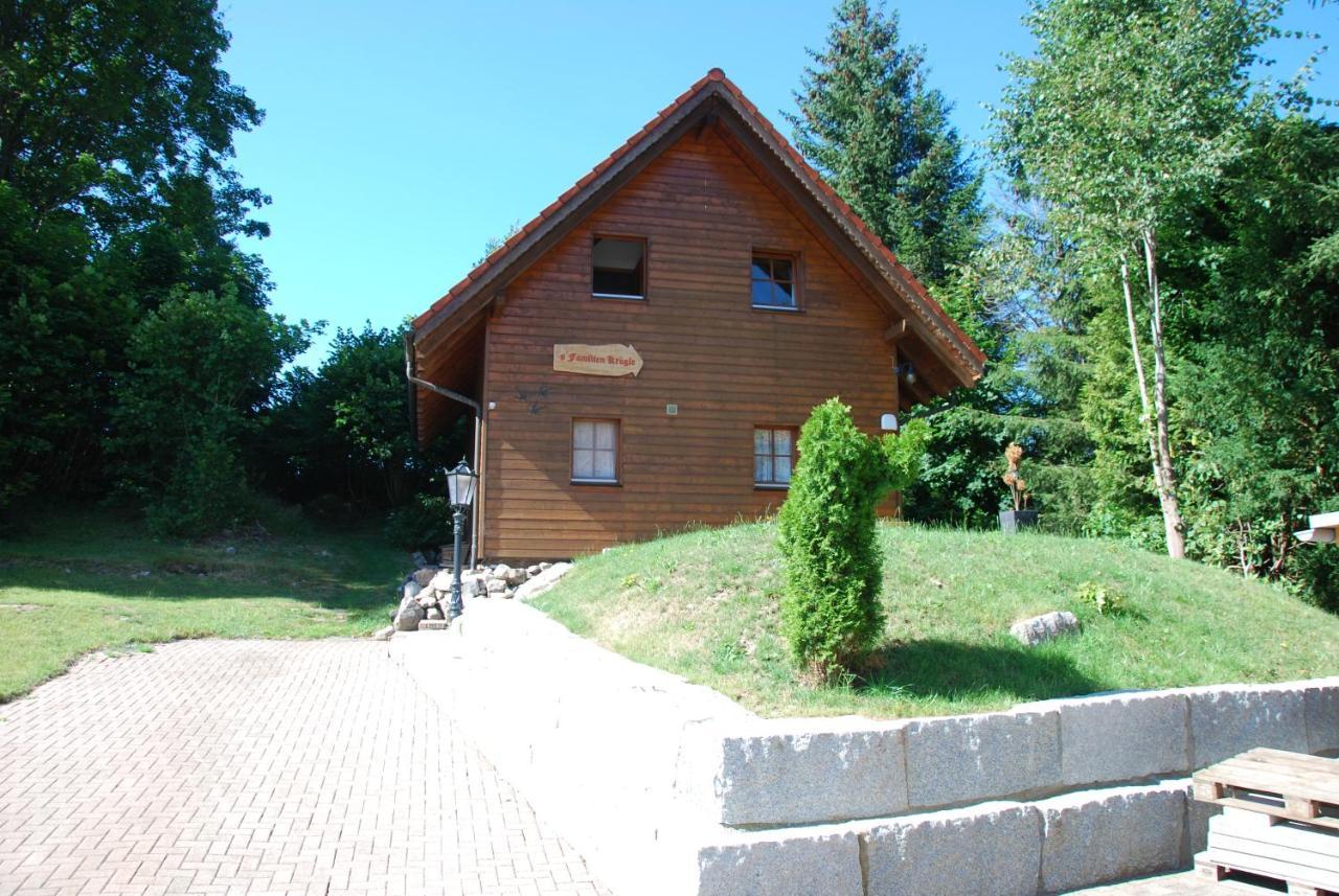 Landgasthof Zum Dorfkrug Hotel Häusern Buitenkant foto