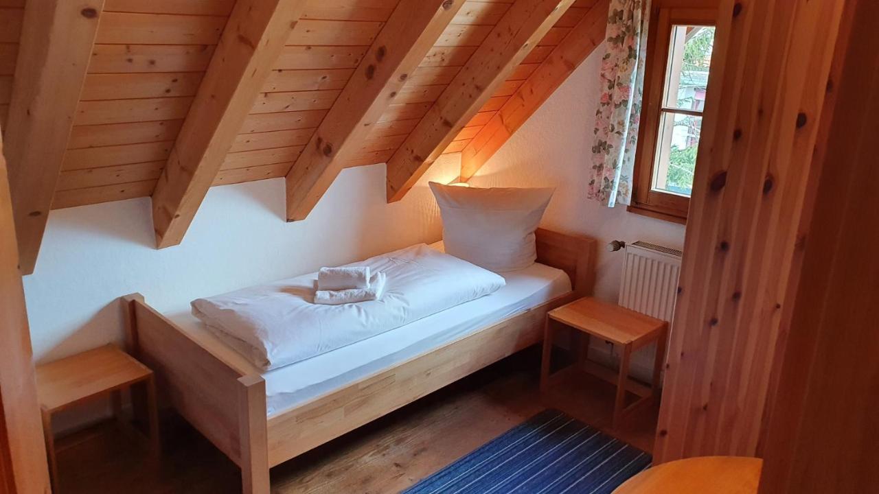 Landgasthof Zum Dorfkrug Häusern Buitenkant foto
