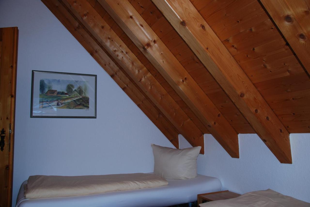 Landgasthof Zum Dorfkrug Häusern Buitenkant foto