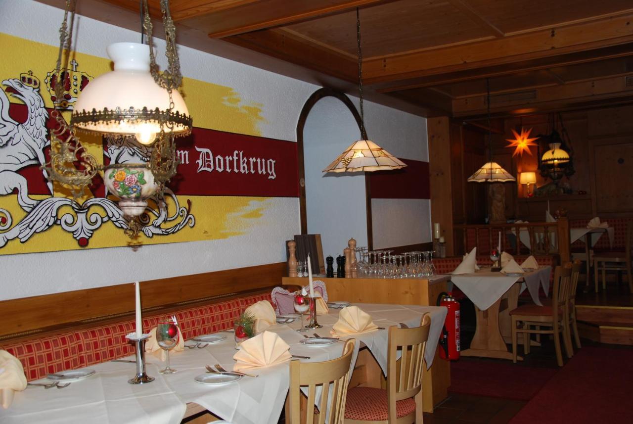 Landgasthof Zum Dorfkrug Häusern Buitenkant foto