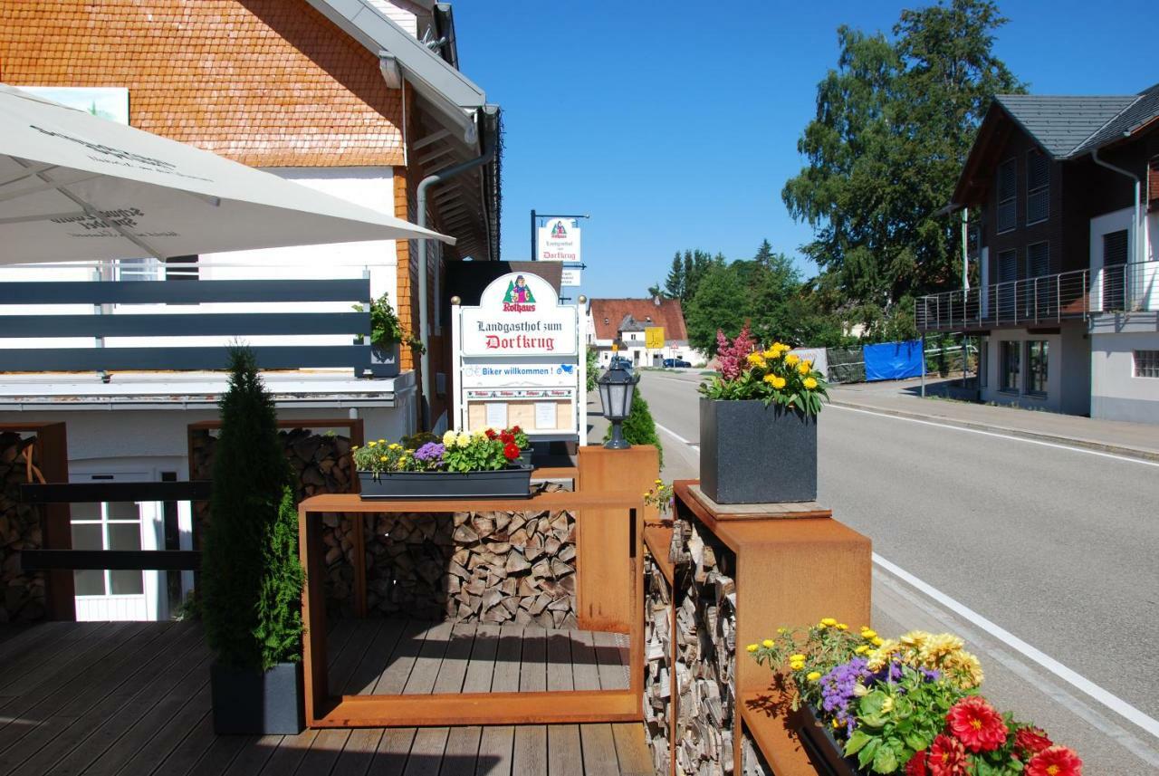 Landgasthof Zum Dorfkrug Häusern Buitenkant foto