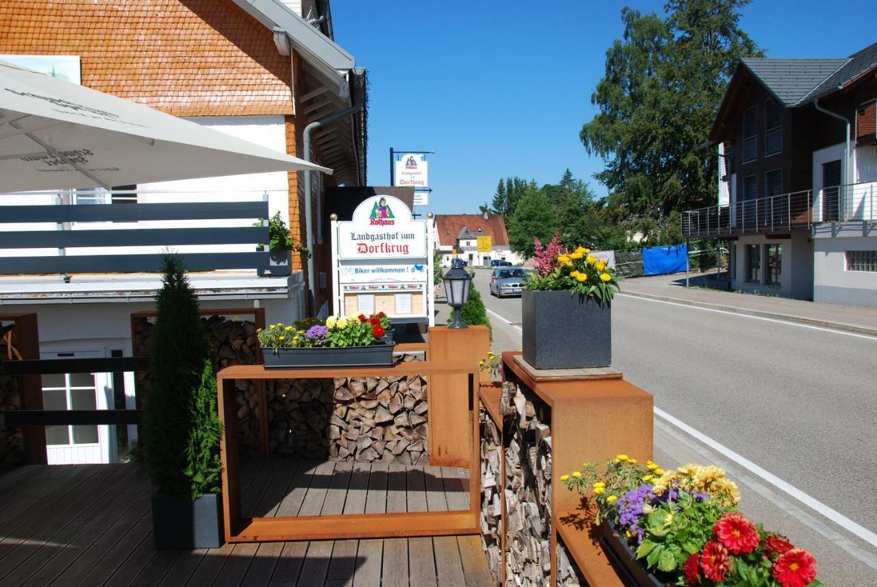 Landgasthof Zum Dorfkrug Häusern Buitenkant foto
